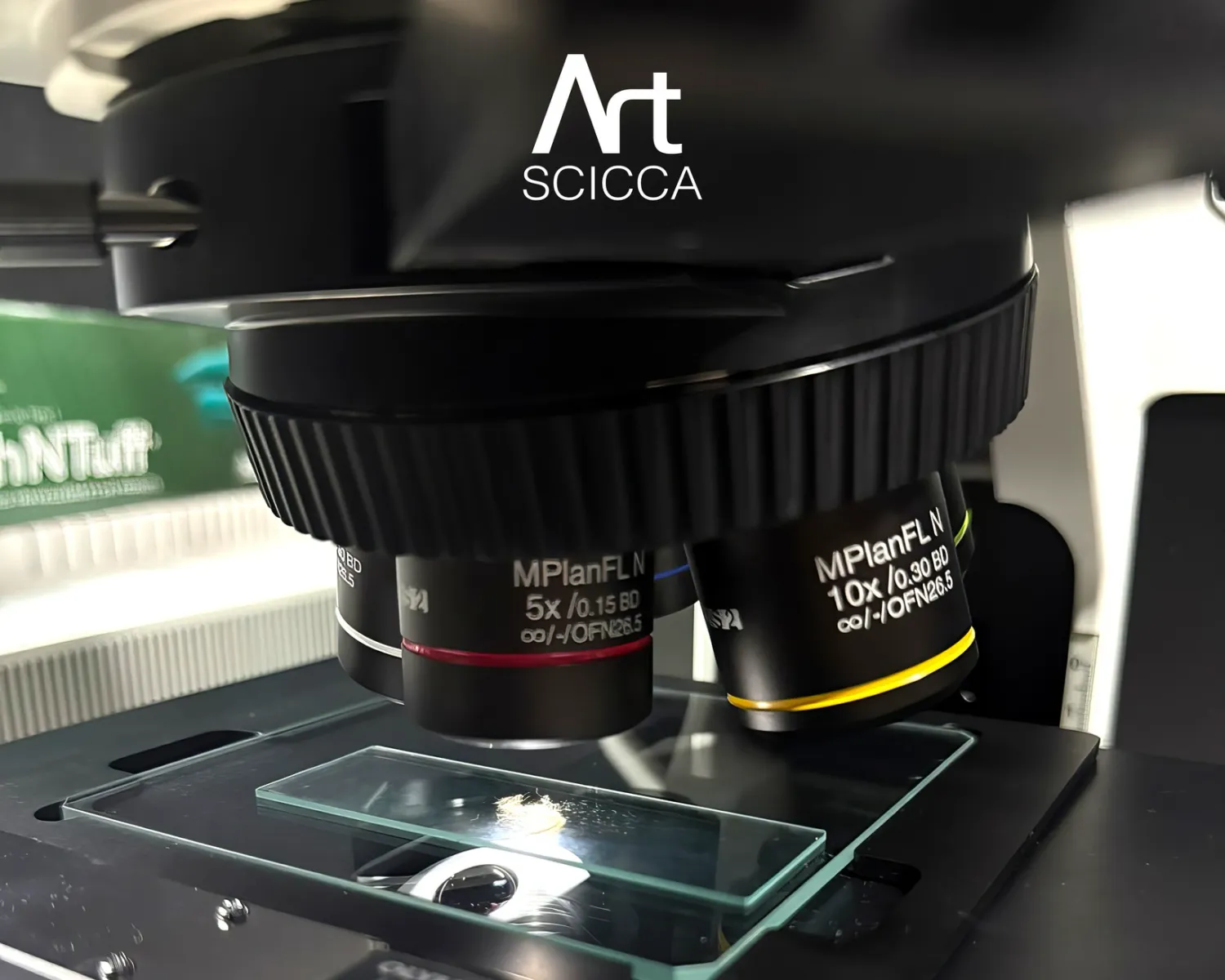 การไขปริศนาผ้าใบ: การวิเคราะห์เชิงลึกด้วยกล้องจุลทรรศน์แบบใช้แสง (Optical Microscopy)